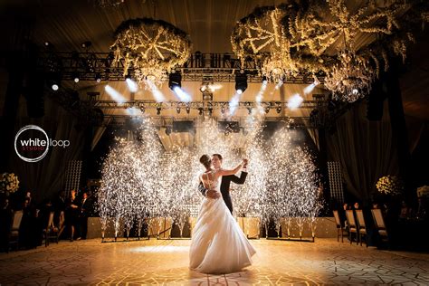 When to Do the First Dance at Wedding: A Detailed Exploration of Various Views